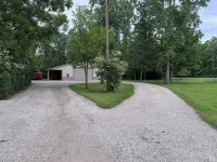 Steve’s Barn Lodge, Detroit River/Lake Erie Hotels in Huron Charter Township