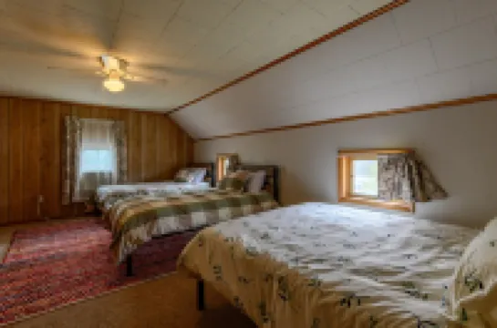 7 Minutes to Gore Mountain Skiing, 4 Bdrm, Sleeps 10