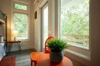 Modern Soundfront Studio, Pier access, Sunsets, Fishing, Watersports, Beach