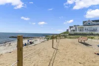 RENOVATED: 1 Bedroom/1Bath, Close to the Beach!