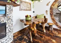 Hobbit House - Couples Hideaway