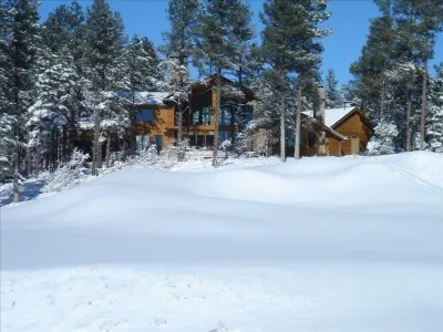 Torreon Luxury Cabin, 4000 Sq Ft on 1st green Golf Course/Creek/ Family friendly