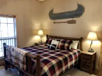 Secluded 3 Acres on the White River.  Custom Cabin with HotTub and Fire Pit!!! Hotels in Izard County