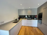 2 Bedroom Canalside Apartment in Bude, Walking Distance to Sandy Beach and Town