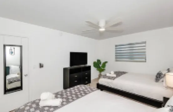 Charming home 12min to the Beach