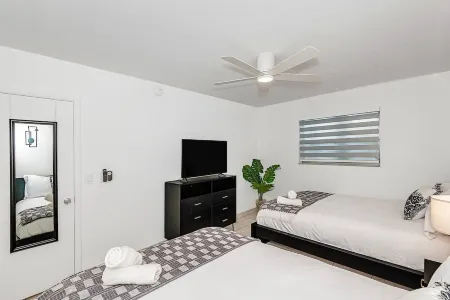 Charming home 12min to the Beach