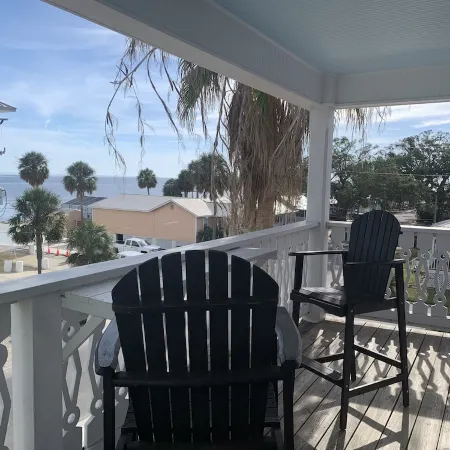 Island Oasis - NON SMOKING Top Floor Apartment located downtown with Gulf Views!