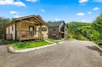 Relax in Cozy 3-Bedroom Cabin, Just a Quick 6-Min dr from Island at Pigeon Forge