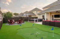A&M Luxury Game Day House - 1 Mile to Kyle Field, Hot Tub, Fire Pit, Golf