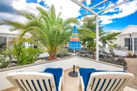 A3, in a small complex with communal heated pool 100m from the sea Các khách sạn ở Charco del Palo