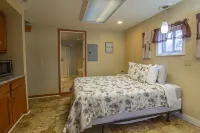 Stay In Ohiopyle by the trail with a jetted tub