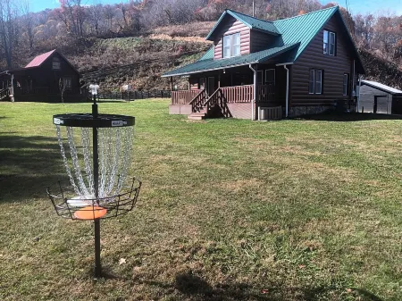 Wild Horse Lodge at Highland Hideaways near Grayson Highlands - Arcade/Theater Отели в г. Уилсон Крик