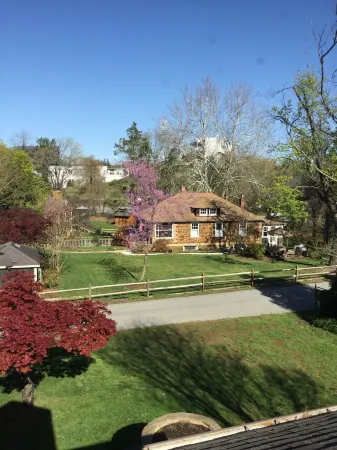 Dog friendly! Next to Navy Stadium and DTA Shuttle! Отели рядом с достопримечательностью «St. Mary's Church»