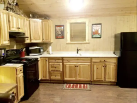 Private, quiet, rustic cabin. Minutes from Old Tunnel State Park