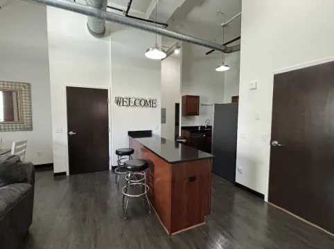 Toledo Tranquility: Luxe 2-Bed Retreat - Your Perfect Stay Awaits! ADA compliant