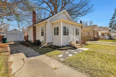 Boho - Retro Style in Lansing - 10 minutes to MSU's Campus Отели рядом с достопримечательностью «Five Below»