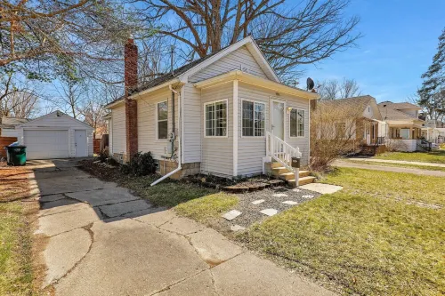 Boho - Retro Style in Lansing - 10 minutes to MSU's Campus