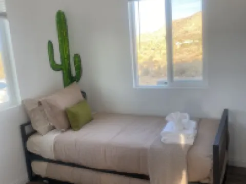 Jasper Glow 2BR Stargaze 4 Acres near Joshua Tree Ev Charger Hot Tub Swing Set Hotels in Yucca Valley