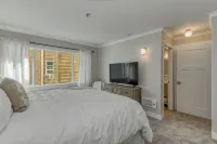 Oceanfront 2rd floor Balcony 2 blocks to Turnaround-Work Remotely