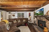 The Big Bear Den - Cozy cabin retreat with mountain views