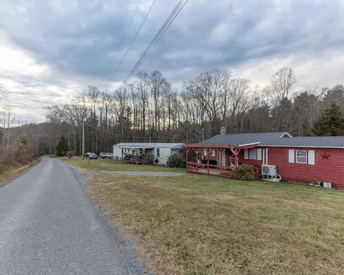 The Rocky Mount: Cozy cabin atop The New River Gorge Hotels in Bluestone River