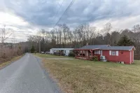 The Rocky Mount: Cozy cabin atop The New River Gorge