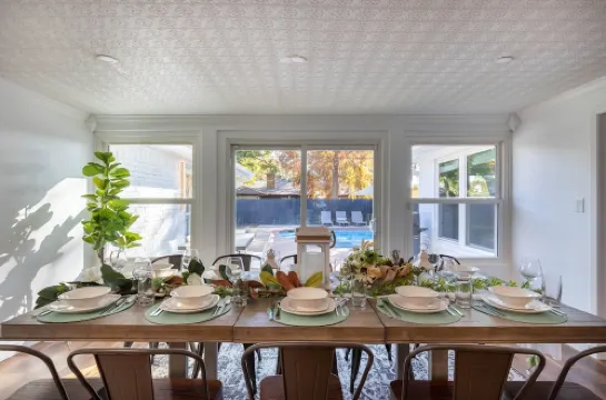 Spacious 6BR by AT&T Stadium Stockyard Heated Pool