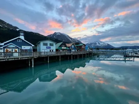 Oz Lodge: Bunkhouse - Cozy, Rustic & perfect for a family or group of friends!