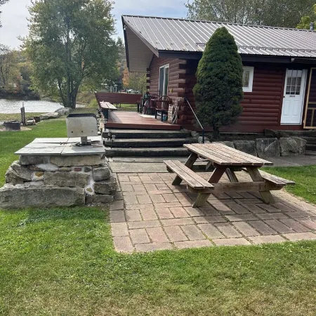Cozy 2 bedroom cabin on a 20 acre lake