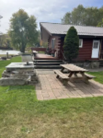 Cozy 2 bedroom cabin on a 20 acre lake