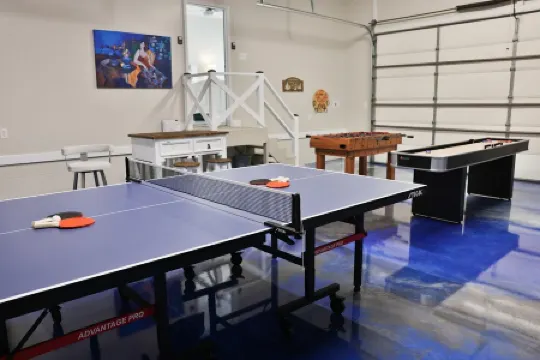 Stunning Lake House w/Large GAMEROOM