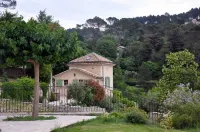 Comfortable Gite with pool close to the city and the countryside La Fontaine Pagode 주변 호텔