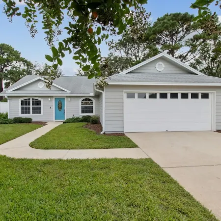 Pool & Hot Tub! Pool Bar! Bikes! 4 Min to Beach! Arcade Games! Golf Cart!!