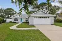 Pool/Heated Spa, Pool Bar, Bikes, 3 min to Beach and 10 min to Town, Golf Cart!