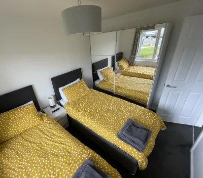 Cosy 2 Bedroom Lodge with onsite Pool Hotels near Walberswick Beach