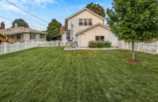 Bancroft House-6 Bdrms -3 King Beds-11 Beds-Spacious and Updated Hotels in 