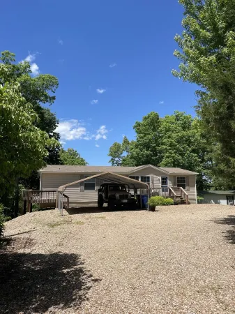 Pets! Spectacular view of the cove + main channel! Much to do nearby.