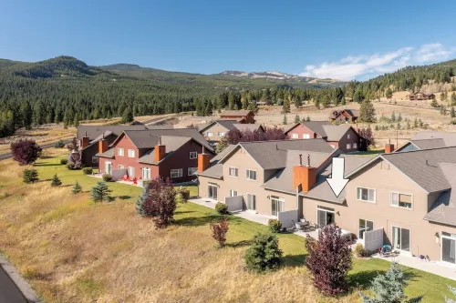 New listing! Recently updated chalet in Big Sky. Hot tub & close to town center!