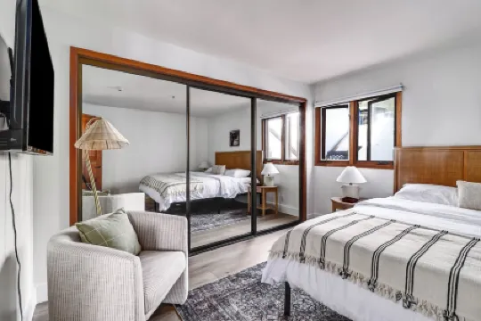 New Oceanfront Villa in Hamilton Cove. Golf Cart, Terrace + Easy Access