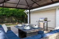 Romeo’s Roscoe Retreat- Close to Lambeau and Titletown District! 그린베이 호텔