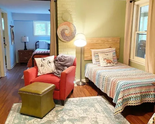 Fox Cottage Hotels in Tryon
