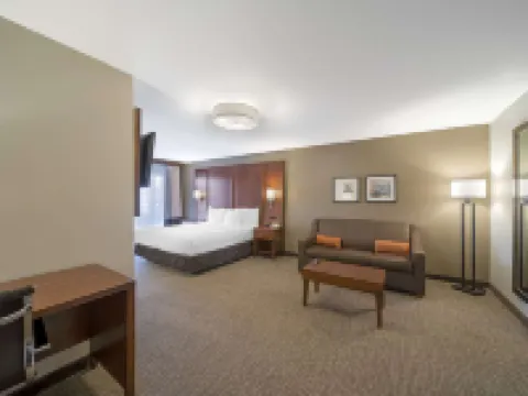 雷德布拉夫 I-5 附近舒適全套房酒店 雷德布拉夫酒店