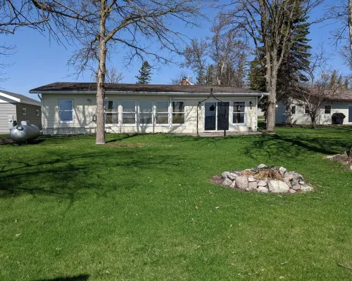 Lake Home that has Comfort with a View Hotels in Lake of the Woods County