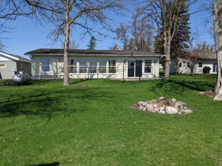 Lake Home that has Comfort with a View Отели в г. Лейк-оф-Вудс