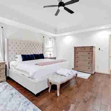 Family friendly transitional and modern designed home away from home Rooms