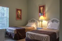 1st Floor Condo, sleeps 6-8, Bahama Bay R Spa, 4 pools w/Jacuzzis, Wildlife.