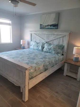 Fully Renovated on Sunnyside Beach - Golf Cart Included - Pool - 3 Bedroom