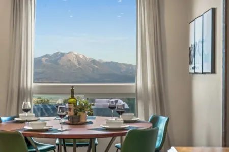 6 Person Hot Tub Spa, Amazing Mountain Views, Remote Nature Getaway For Families