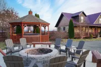 Huge 8BR Mountaintop Mansion, with Majestic Views,Oversized deck in Mt.Airy, NC.