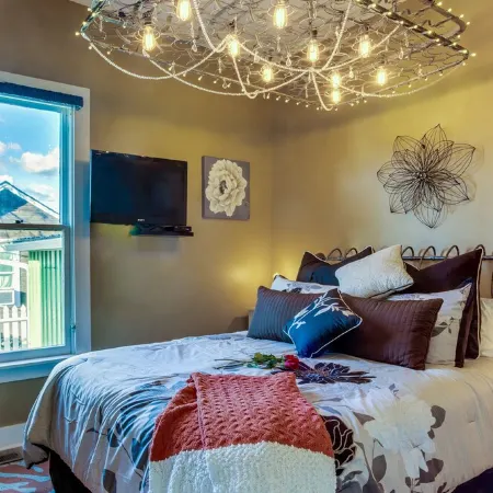Victorian Secrets 1897 Home - Curious? Eclectic, convenient & ❤️ of wine country